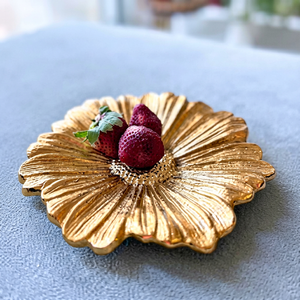 Assiette décorative en métal en forme de fleur, faite à la main, polie, style glamour, pour les fêtes - Product Image 1
