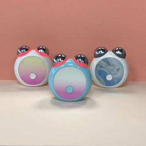 Nouveau Rouleau Facial Multifonction en Plastique pour Soins du Visage, Refroidissant et Automatique - Product Image 2