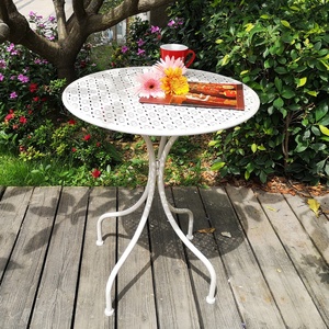 Set Bistrot Classico in Ferro <span class=keywords><strong>Verde</strong></span> Resistente 3 Pezzi Arredamento <span class=keywords><strong>da</strong></span> Giardino <span class=keywords><strong>Esterno</strong></span> 1 <span class=keywords><strong>Tavolo</strong></span> 2 Sedie Pieghevoli - Product Image 4