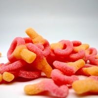 Vente en gros de bonbons gommeux aux fruits aromatisés aigre-doux en bouteille différentes formes Halal