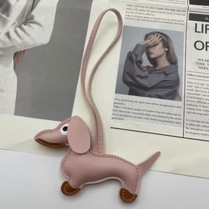 ダックスフンド ペンダント PUレザー 子犬 バッグチャーム カップル キーホルダー 車用ペンダント - Product Image 5
