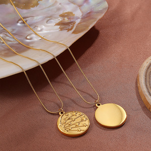 Collar con colgante de estrella redonda de acero inoxidable, chapado en oro de 18 quilates, joyería sencilla y moderna para mujer - Product Image 3