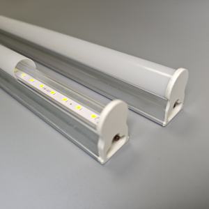 Tubo de lámpara LED <span class=keywords><strong>T5</strong></span> Conjunto completo integrado de lámpara de tira larga Lámpara <span class=keywords><strong>fluorescente</strong></span> T8 para el hogar Tubo súper brillante 1,2 m PC 90 Personalizable - Product Image 1