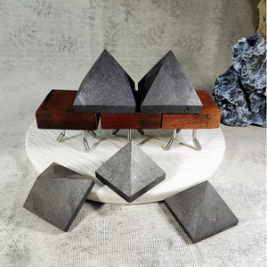 Piramide di Shungite della Carelia Lucidata a Mano, Decorazione per la Casa, Pietra Curativa Spirituale Reiki, Cristallo Nero 10cm, Feng Shui - Product Image 5
