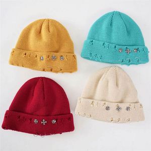 Bonnet en tricot acrylique unisexe style streetwear décontracté et déchiré, avec revers et épingles, pour le hip-hop, vente en gros - Product Image 2