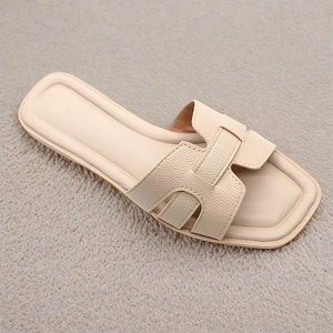 Les nouvelles <span class=keywords><strong>sandales</strong></span> plates et les tongs d'été 2025 sont en solde pour les femmes et les dames afin de profiter d'une promenade décontractée - Product Image 4