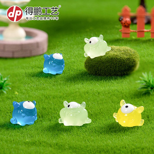 Figurine de monstre à une œille en résine, qui brille dans le noir, ornement de bureau miniature, accessoire décoratif de style dessin animé - Product Image 2