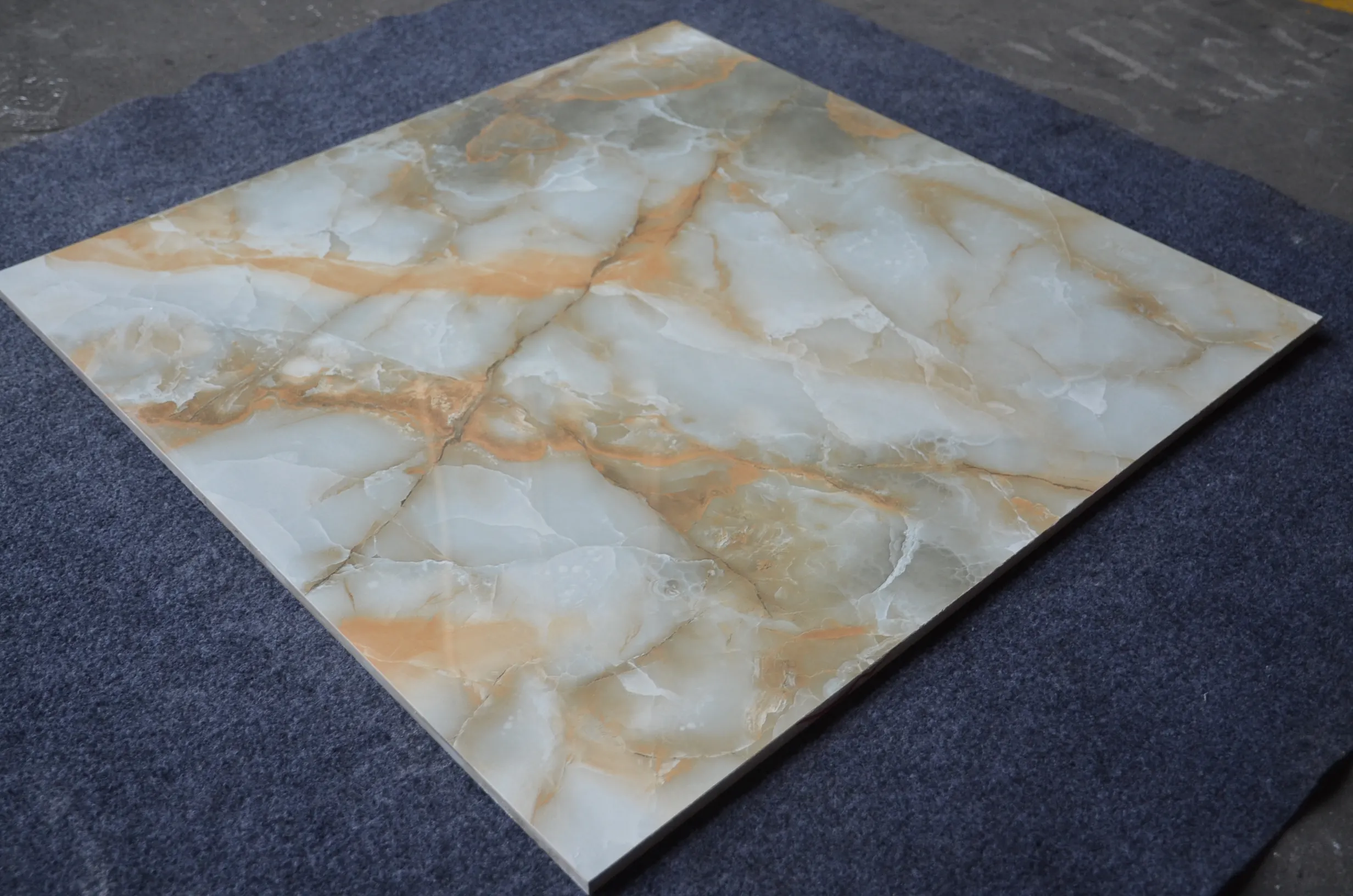 Plancher en céramique de corps entier bon marché italien 60x60mm carreaux de sol en céramique de glaçure de marbre prix de plancher