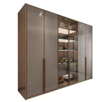Armoire à chaussures et penderie autoportantes sur mesure de style moderne avec profil doré pour salon