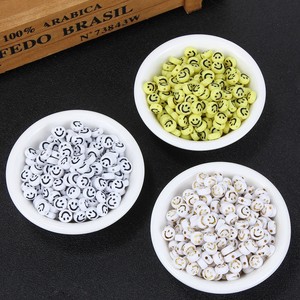 FY Venta al por Mayor de Cuentas Acrílicas para Joyería de 4x7mm, Planas y Redondas con Patrón, Cuentas Acrílicas Sueltas con Letras del Alfabeto, Cuentas Personalizadas con Caras Sonrientes - Product Image 5