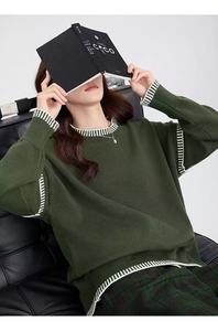 2025 nuevo Otoño e Invierno suéter de cuello redondo con borde de contraste en Blanco y Negro estilo coreano suéter suelto versátil simple - Product Image 6