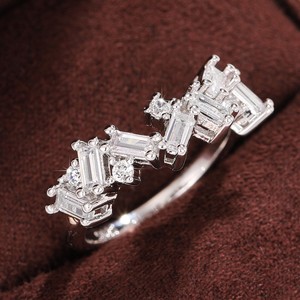 Anello Rettangolare in Cristallo Rosa per Donne, Accessorio Minimalista per Feste e Uso Quotidiano - Product Image 4