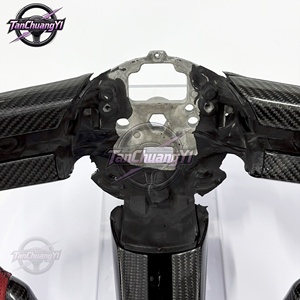Volante de Coche de Fibra de Carbono y Cuero Perforado en Oferta para Ford <span class=keywords><strong>Mustang</strong></span> 2005 2006 <span class=keywords><strong>2007</strong></span> 2008 2009 - Product Image 2