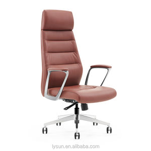 Chaise rotative ergonomique à roulettes pour le bureau de luxe avec design en cuir - Product Image 1