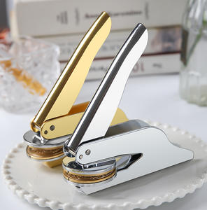 Sceau d'impression personnalisé OEM en métal pour gaufrage, idéal pour la décoration de mariage, les enveloppes en papier et les autocollants – Sans encre - Product Image 1