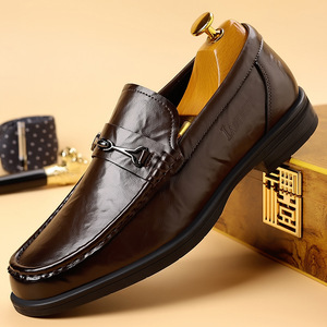Mocassins pour hommes en cuir noir à bout rond, chaussures décontractées et élégantes à enfiler, semelle en caoutchouc, décorées d'une boucle, pour l'automne - Product Image 2