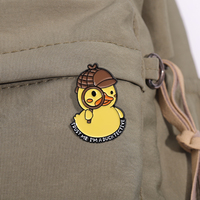 Broches de Esmalte con Forma de Pato Amarillo de Dibujos Animados al por Mayor, Broche Creativo de Pato Vaquero, Insignia de Solapa, Joyería, Regalos para Amantes de los Animales