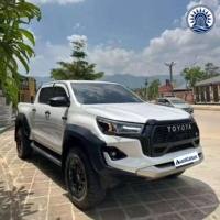 Kit de mise à niveau GR Sport Style : Calandre avant, extensions d'ailes larges, et ensemble de phares avant et arrière pour Hilux Revo 2015-2020