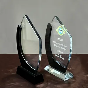 Presente de troféu de cristal gravado com borda preta