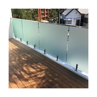 Balustrade en verre dépoli haute sécurité avec fixation anti-chute pour usage résidentiel