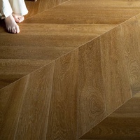 Parquet en chêne brossé brun multicouche, sol composite massif, chauffage par le sol, parquet chevron, parquet en bois d'ingénierie