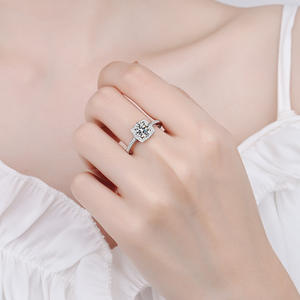 Fabrication de bijoux pour femmes Bagues de fiançailles de luxe pour filles 2ct Moissanite Bague de mariage d'anniversaire Bague en argent sterling S925 - Product Image 2