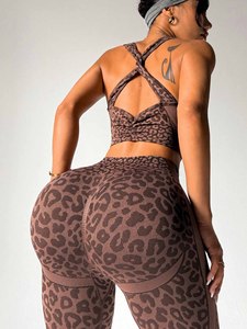 Ensemble de yoga Yimo Leopard Fashion épais avec rembourrage, dos croisé, taille haute, effet froncé aux fesses, pour femme, tenue de sport d'extérieur, vêtements de course pour femme - Product Image 4