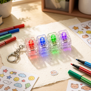 Porte-clés lumineux anti-stress avec lumières LED colorées, jouet pour enfants et adultes, en plastique. - Product Image 2