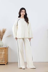 Ensemble 2 pièces pour femmes musulmanes modestes <span class=keywords><strong>tunique</strong></span> à manches cloche et pantalon ample personnalisable - Product Image 2