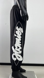 Pantaloni Sportivi da Corsa Oversize Personalizzati di Alta Qualità con Stampa Riflettente in Nylon per Uomo - Product Image 4