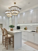 VERMONHOUZZ Kabinet Dapur Mewah Modern Pesanan Khusus dengan Pencahayaan LED Terintegrasi dan Backsplash Ubin Melengkung untuk Hotel dan Hunian Mewah