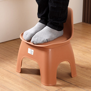 Silla infantil de plástico con respaldo y asiento de espuma, portátil y ligera, para uso en interiores y exteriores. - Product Image 4