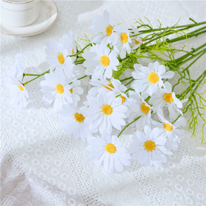 Centre de table de mariage 5 branches fleurs marguerites décoratives mini <span class=keywords><strong>soleil</strong></span> chrysanthème artificiel pour la décoration de la maison - Product Image 2