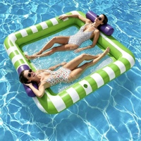 Tapis flottant gonflable pour l'eau, chaise longue carrée pour deux personnes avec rayures multicolores, grande taille épaissie, idéal pour l'été