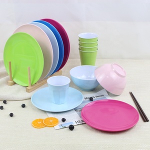 <span class=keywords><strong>Set</strong></span> di Stoviglie in Melamina Royal per Ristoranti, Casa, Feste, Hotel e Campeggio - Fornitura all'Ingrosso per Uso Domestico - Product Image 2