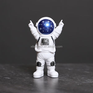 Adorno de Resina con Modelo de Astronauta en la Luna, Decoración Nórdica Creativa Pintada a Mano, Realista, para el Hogar, Tamaño y Color Personalizables - Product Image 6