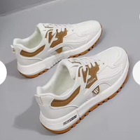 Chaussures de course décontractées à la mode pour femmes, légères, respirantes, avec empeigne en mesh, semelle intermédiaire en caoutchouc, hauteur accrue, lacets, nouvelle année 2025