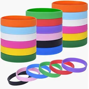 चीन निर्माता प्रचार रबर कंगन सस्ते कस्टम लोगो कलाई बैंड फुटबॉल सिलिकॉन wristband के लिए उपहार