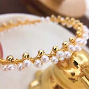 Bracelet extensible en perles d'eau douce dorées faites à la <span class=keywords><strong>main</strong></span> pour enfants - Cadeau idéal pour les fêtes et les mariages - Product Image 3
