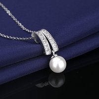 Ensemble de bijoux exquis en laiton plaqué argent avec zircon brillant, ensemble de deux pièces comprenant des boucles d'oreilles et un collier en perles exquises