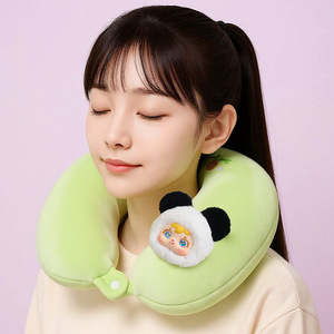 Almohada en forma de U Three Little Mao, 28x24x10cm, almohada de viaje con soporte para el cuello de felpa extraíble para jóvenes - Product Image 2