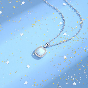 Exquisito Collar con Colgante Cuadrado de Ópalo Azul Chapado en Oro de 18K y Plata de Ley S925, con Delicado Acento de Circonita Cúbica, Joyería Moderna para Mujer - Product Image 5