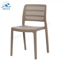 Chaise de salle à manger en plastique PP perforé empilable et durable, imperméable et respirante, pour extérieur, bistrot, café, restaurant, sans accoudoirs