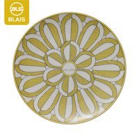 Offre spéciale Service de table classique jaune de luxe de style européen Assiettes en céramique réutilisables de qualité Vente en gros