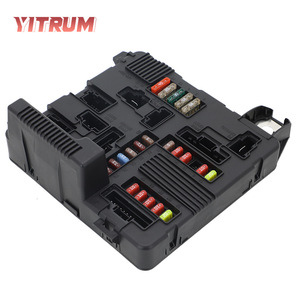 Boîtier de fusibles automobile Yitrum 8200306033 pour Renault Mégane, montage sur panneau, matériau ABS - Product Image 1
