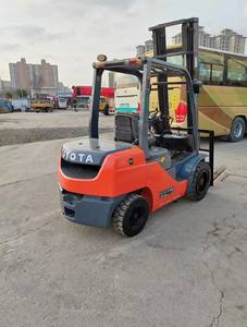 Montacargas Diésel Usado 8FD30 de 3 Toneladas a Precio Económico con Motor Potente 4x4 y Bajo Consumo de Combustible - Product Image 2