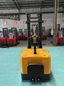 Apilador de palés de carretilla elevadora eléctrica Crown de 1 tonelada y 1,5 toneladas a la venta apilador de palés de alto alcance de contrapeso - Product Image 4