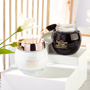 Protector Solar Multi-Aclarante con Ácido Hialurónico para Rostro y Cuerpo, Crema Blanqueadora de Día - Product Image 3