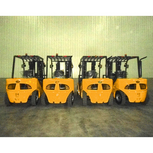 Montacargas de 3 Toneladas a Gasolina con Motor Japonés - Product Image 3