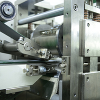 Machine de fabrication de serviettes hygiéniques jetables pour femmes